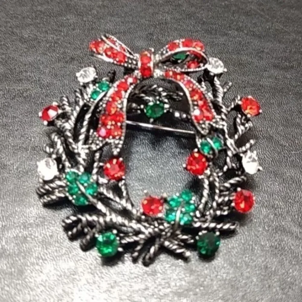 Silver tone holiday wreath brooch